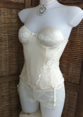 Crème kleurige bustier met jaretelles