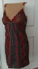 Rood nachthemdje met Oosterse uitstraling